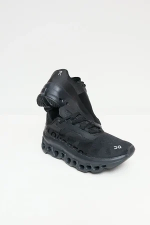 ON CLOUD NEGRA